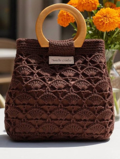 Elegant Crochet Handbag with Wooden Handles Pattern