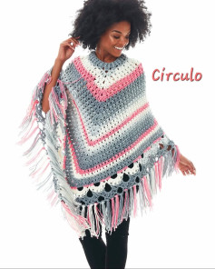 Elegant Crochet Poncho with Fringe Detail Pattern