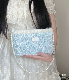 Elegant Crochet Purse with Pearl Strap Pattern