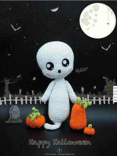 Fantasma de ganchillo con calabazas para Halloween encantador