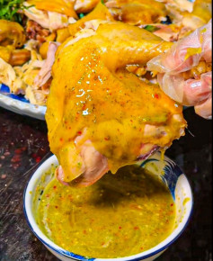 Gà Hấp Muối Da Vàng Óng, Thịt Ngọt Mềm, Chấm Muối Tiêu Chanh