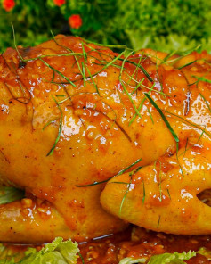 Gà Hấp Nước Mắm Nhĩ: Da Vàng Óng, Thơm Nồng