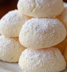 Galletas de Nieve Suaves con Toque de Vainilla
