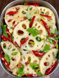 Gỏi Sen Giòn Cay Thanh Mát