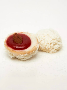 Кокосовые Рафалло с ягодной начинкой