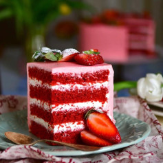 Красный Бархатный Торт с Кремовой Начинкой