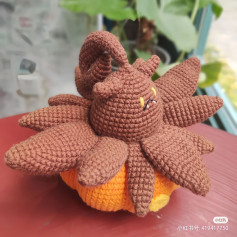 Mèo len hóa trang thành hoa hướng dương đáng yêu