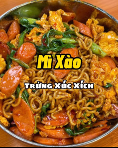 Mì Xào Trứng Xúc Xích Giòn Tan Thơm Ngon