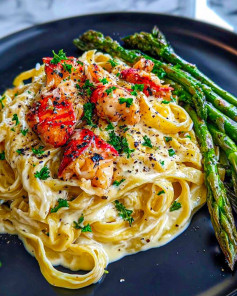 Mì Ý Sốt Alfredo Tôm Hùm Kèm Măng Tây Nướng Sang Chảnh Cho Bữa Tối Ở Nhà