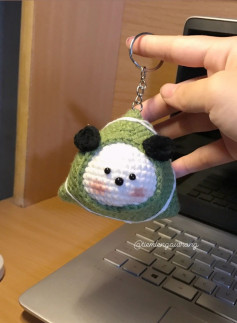 Móc len hình tam giác dễ thương cho móc khóa