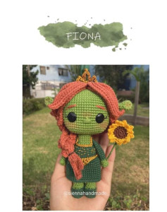 Muñeca de ganchillo Fiona con vestido verde brillante