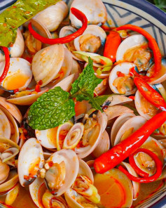 Nghêu Hấp Sa Tế Chua Cay Thơm Lừng