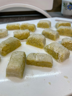 Ніжні картопляні галушки з смаженим беконом та сметаною