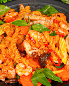 Nui Xào Hải Sản Thơm Lừng, Đậm Đà Sắc Màu