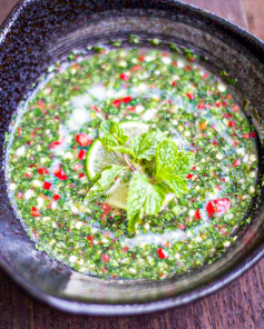 Nước sốt rau mùi cay chua ngọt, chấm gì cũng ngon