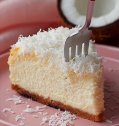 Pastel de Coco Húmedo con Queso Crema