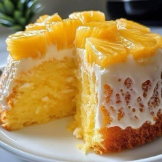 Pastel Tropical de Piña y Coco con Crema Exquisita