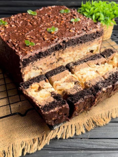 Пляцок «Шоколадно-горіхова насолода з меренгою»