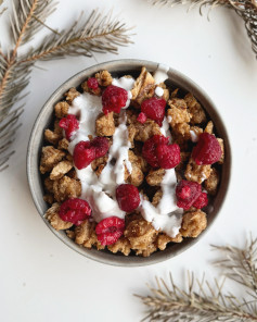 Raspberry Delight Scramble with Skyr Drizzle
