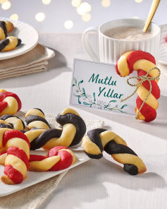 Renkli Baston Kurabiyeler: Yeni Yılın Lezzetli Eğlencesi