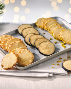 Renkli Krokanlı ve Fıstıklı Rulo Kurabiyeler