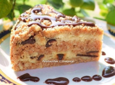 Шоколадный пирог с творогом и черносливом