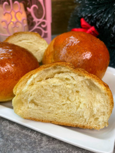 Смачні домашні булочки без начинки для будь-якої нагоди