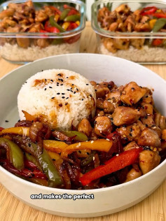 Spicy Honey Chicken with Colorful Pepper Medley
