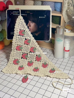 Strawberry Crochet Triangle Scarf Pattern with Lace Details