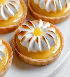 Tartaletas de Limón con Merengue Tostado y Brillo Tentador