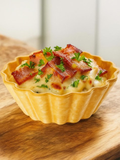 Тарталетки с хрустящим беконом и сливочным куриным филе