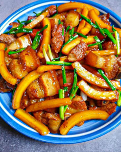 Thịt Kho Cùi Dừa Kiểu Miền Tây Béo Mềm Ăn Với Cơm Nóng Là Hết Sảy