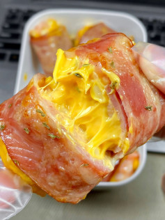 Thịt xông khói cuộn tôm bắp