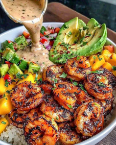 Tôm Áp Chảo Bơ Salsa Xoài Chua Ngọt