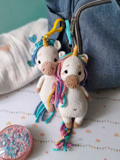 Вязаные единороги с разноцветными гривами: схема амигуруми для начинающих