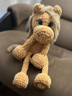 Вязаный крючком плюшевый конь для мягкой игрушки