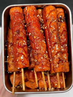 Xúc Xích Nướng Sốt Cay Mè Thơm Lừng