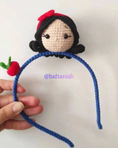 الگوی دستبند بافتنی دخترانه با توت فرنگی