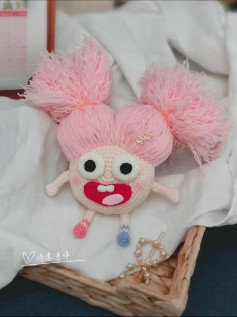 Búp bê len tóc hồng đáng yêu với biểu cảm ngộ nghĩnh