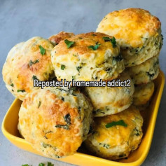 Cheddar and Chive Buttermilk Scones Delight