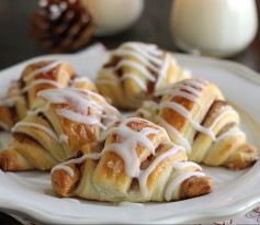 Cinnamon Roll Crescents