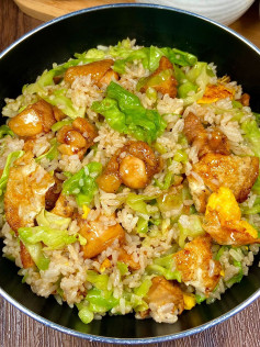 Cơm chiên đùi gà bắp cải