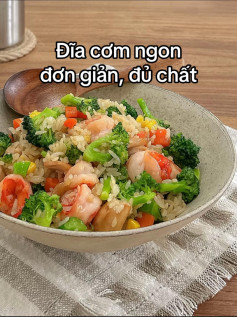 Cơm chiên tôm rau củ - Dinh dưỡng tràn đầy