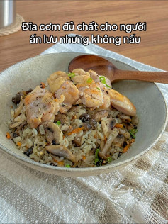 Cơm gà nấm dinh dưỡng cho người bận rộn