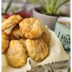 Crispy Chai-Spiced Maska Biscuits