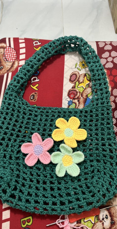 Crochet Bag with Colorful Flower Embellishments Pattern