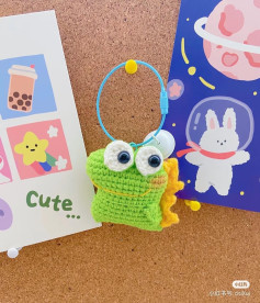 Crochet Frog Keychain Pattern with Cute Design Elements