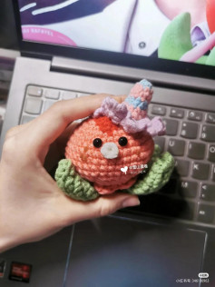 Crochet Orange with Leaves and a Cute Hat