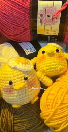 Crochet Pattern: Adorable Yellow Chicks with Yarn