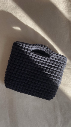 Crochet Pattern for a Stylish Handbag with Handles